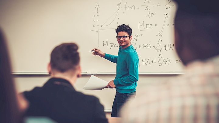Elev fremlægger for sin klasse til undervisning