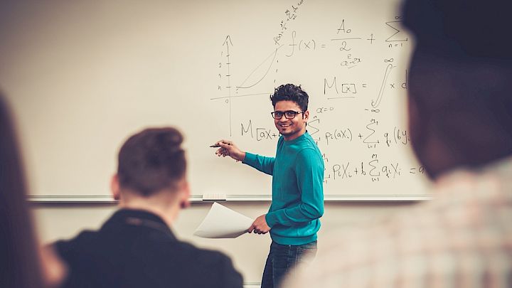 Elev fremlægger for sin klasse til undervisning