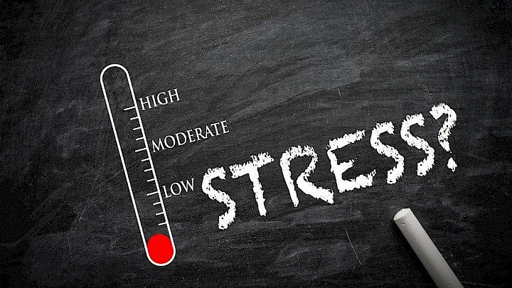 Illustration af stressniveau vist på en tavle