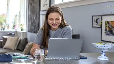 Mentordanmark 09 nettundervisning-pige
